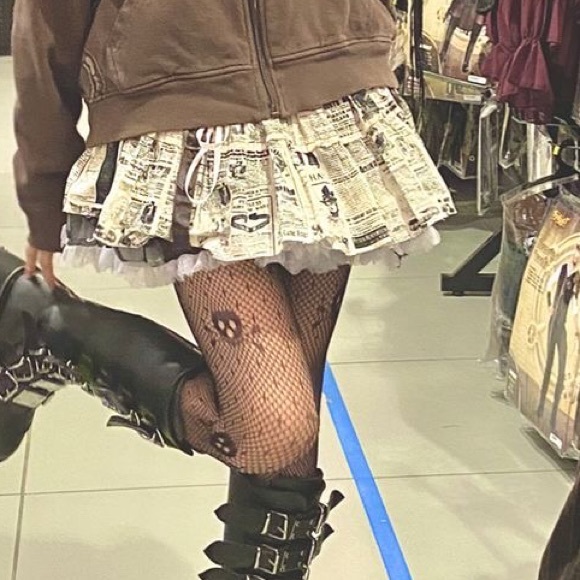 ISO THIS SKIRT - Picture 3 of 3